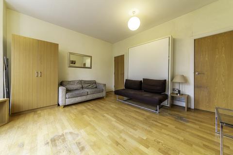 Studio to rent, Breakspears Road, London SE4