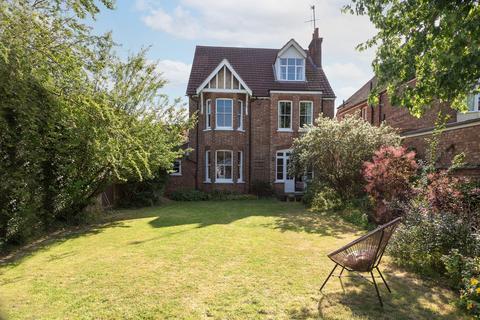 5 bedroom detached house for sale, Beverley Crescent, Bedford, Bedfordshire, MK40