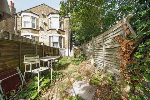 3 Rockmount Road, London, SE18 1LG