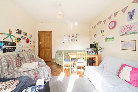 3 Rockmount Road, London, SE18 1LG