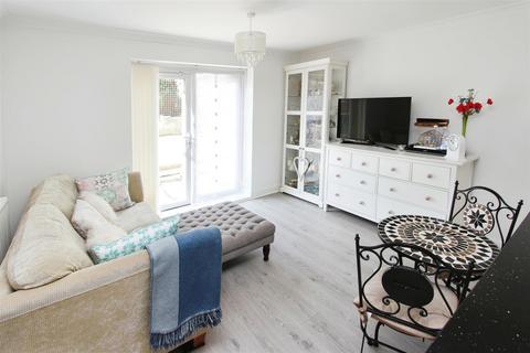 29 Hustlings Drive, Eastchurch, Sheerness, ME12 4JX
