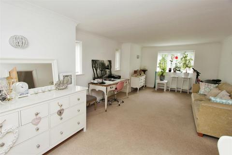 29 Hustlings Drive, Eastchurch, Sheerness, ME12 4JX