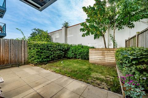 1 bedroom apartment for sale, Wharf Street, London, SE8