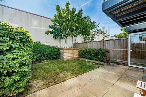 1 bedroom apartment for sale, Wharf Street, London, SE8