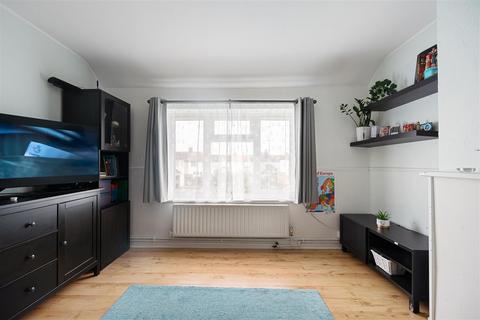 10 Cherry Gardens, Dagenham, RM9 5BL