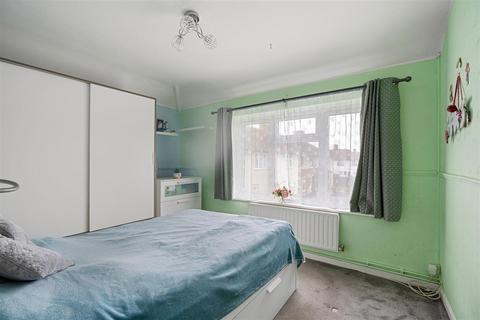 10 Cherry Gardens, Dagenham, RM9 5BL