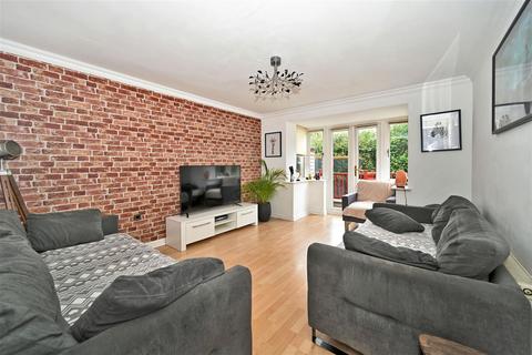 4 bedroom detached house for sale, Grady Close, Idle, Bradford