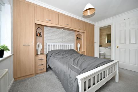 7 Grady Close, Idle, Bradford, BD10 8SZ