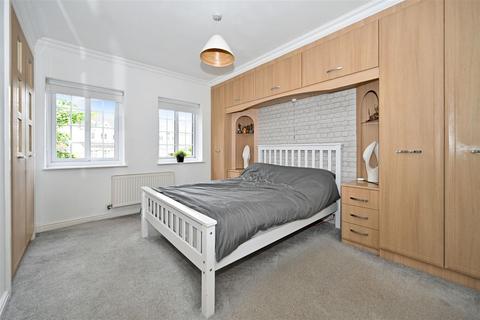 7 Grady Close, Idle, Bradford, BD10 8SZ