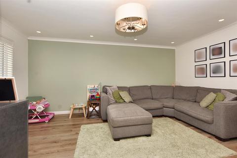 10 Eden Close, Stone Cross, Pevensey, BN24 5EX