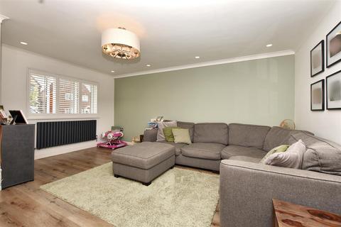 10 Eden Close, Stone Cross, Pevensey, BN24 5EX
