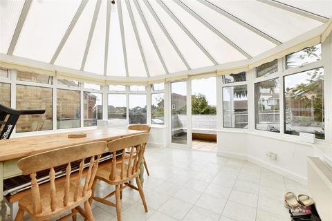 10 Eden Close, Stone Cross, Pevensey, BN24 5EX