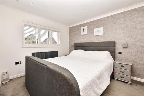 10 Eden Close, Stone Cross, Pevensey, BN24 5EX