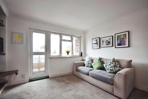 2 bedroom flat for sale, Field Lane, Brentford