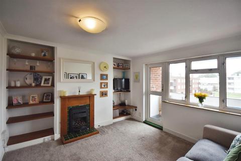 2 bedroom flat for sale, Field Lane, Brentford