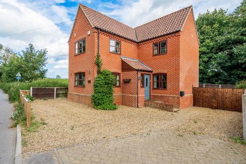 3 bedroom detached house for sale, Old Yarmouth Road, Sutton