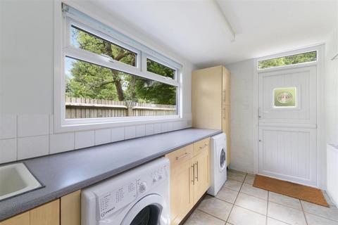 7a Longdown Lane North, Epsom, KT17 3HY