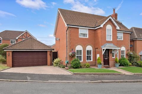 4 bedroom detached house for sale, 10 Balmoral Close, Fernhill Heath, Worcester.  WR3 7XQ