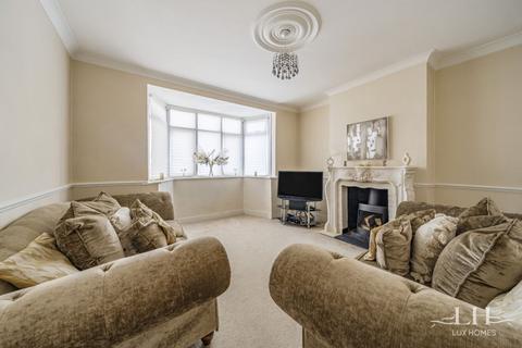 3 bedroom end of terrace house for sale, Rainsford Way, Hornchurch