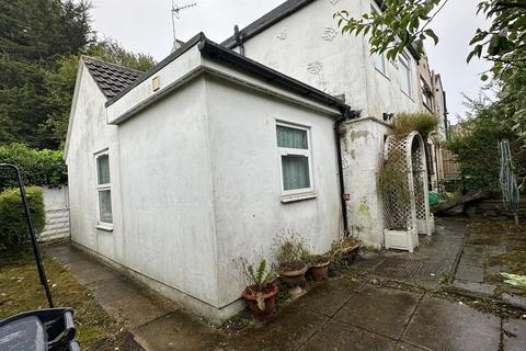 3 bedroom end of terrace house for sale, Bradford Road, Idle, Bradford