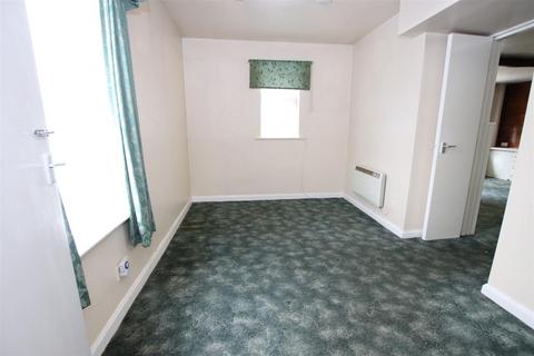 3 bedroom end of terrace house for sale, Bradford Road, Idle, Bradford