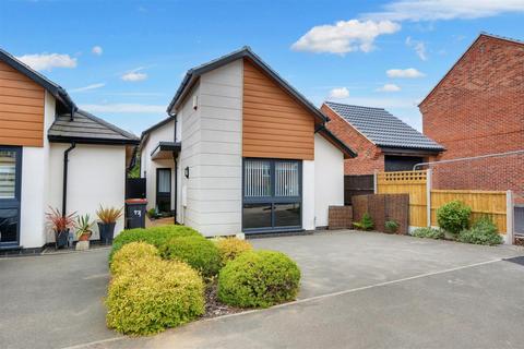 2 bedroom detached bungalow for sale, Meadow Croft Gardens, Hucknall