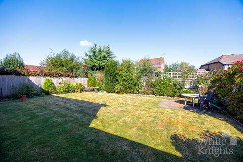 4 bedroom detached house for sale, Swanmore Close, Reading RG6