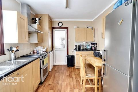 3 bedroom terraced house for sale, Aintree Avenue, London