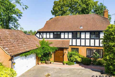 4 bedroom detached house to rent, Epping New Road, Buckhurst Hill