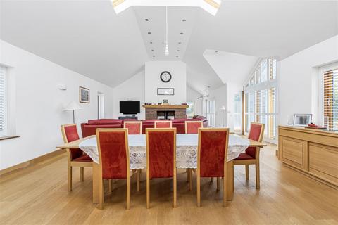 Longlast Farm, 4 Broadway, Bourn, Cambridge, CB23 2TA