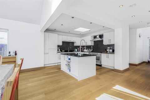 Longlast Farm, 4 Broadway, Bourn, Cambridge, CB23 2TA