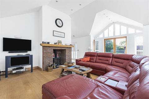 Longlast Farm, 4 Broadway, Bourn, Cambridge, CB23 2TA