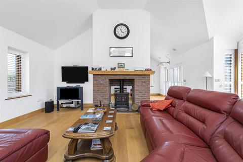 Longlast Farm, 4 Broadway, Bourn, Cambridge, CB23 2TA