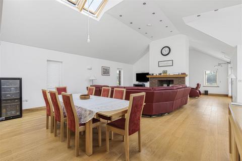 Longlast Farm, 4 Broadway, Bourn, Cambridge, CB23 2TA