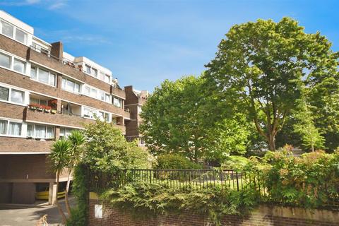 Nero Court, Augustus Close, Brentford Docks