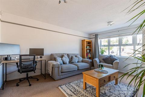 2 Eddystone Close, Cardiff, CF11 8EB