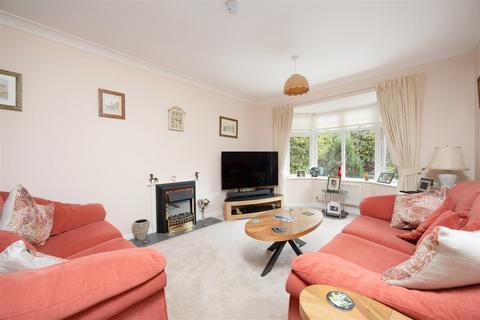 2 Corbin Road, Hilperton, Trowbridge, BA14 7EN