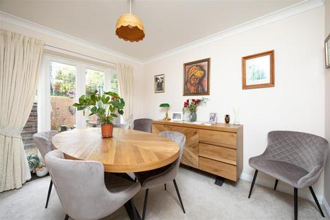 2 Corbin Road, Hilperton, Trowbridge, BA14 7EN