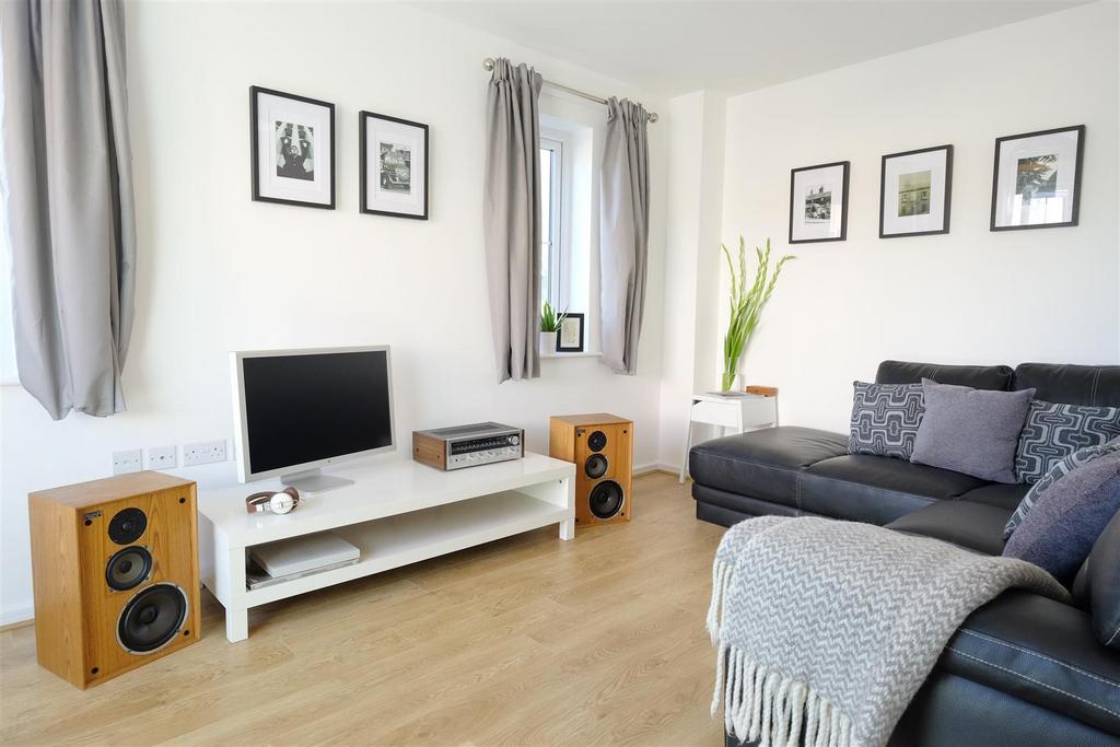 Grantham Living Room 3 Dif Rent.jpg