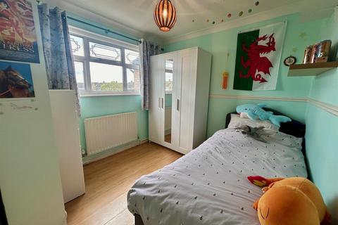 28 Downlands, Waltham Abbey, EN9 1UH