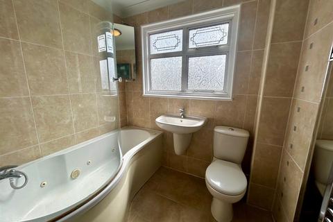 28 Downlands, Waltham Abbey, EN9 1UH