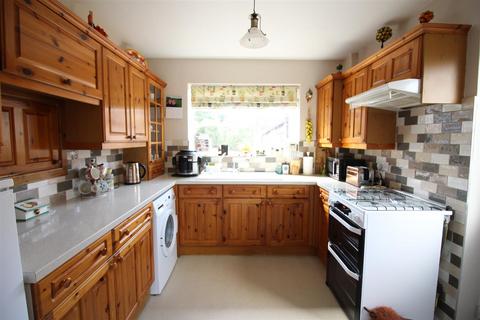 4 bedroom semi-detached house for sale, Manston Way, Leeds LS15