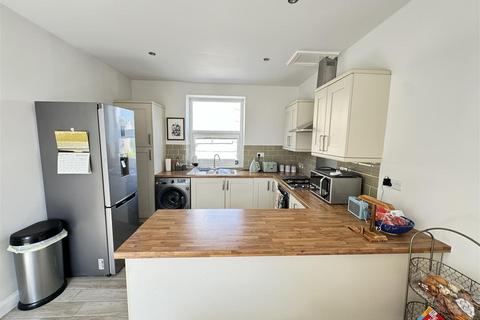 2 bedroom flat for sale, 118 Stocks Bank Road, Mirfield WF14