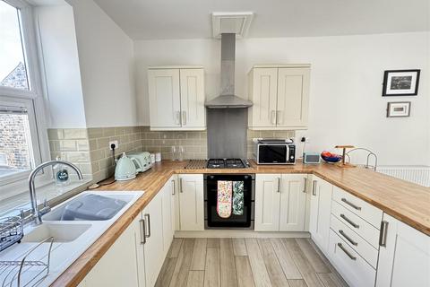 2 bedroom flat for sale, 118 Stocks Bank Road, Mirfield WF14