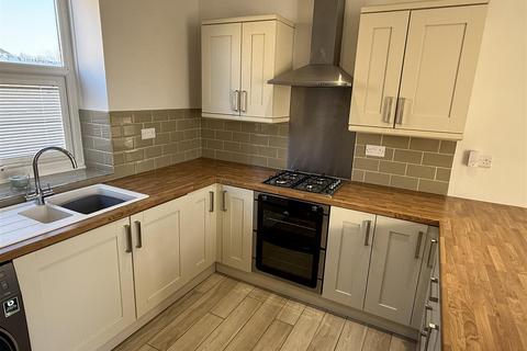 2 bedroom flat for sale, 118 Stocks Bank Road, Mirfield WF14