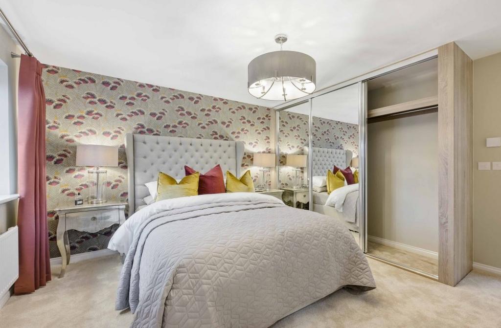 Bedroom 1 - Bay - Redwood Gardens