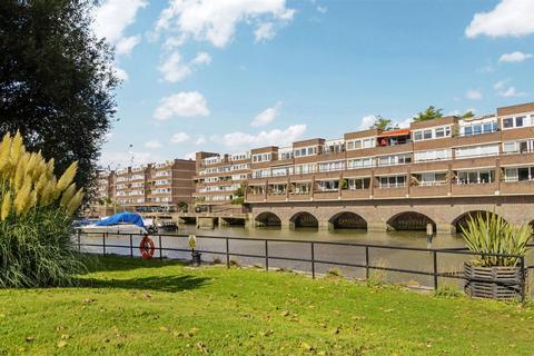 2 bedroom apartment for sale, Brentford Dock, Brentford