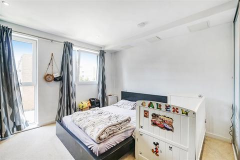 1 bedroom flat for sale, Manor Lane, Feltham TW13