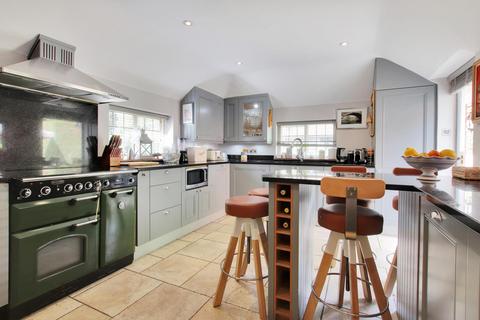 5 bedroom detached house for sale, Tonbridge Road, Bough Beech, Edenbridge, Kent, TN8