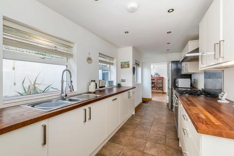 26 Albert Road, Horley, RH6 7JA